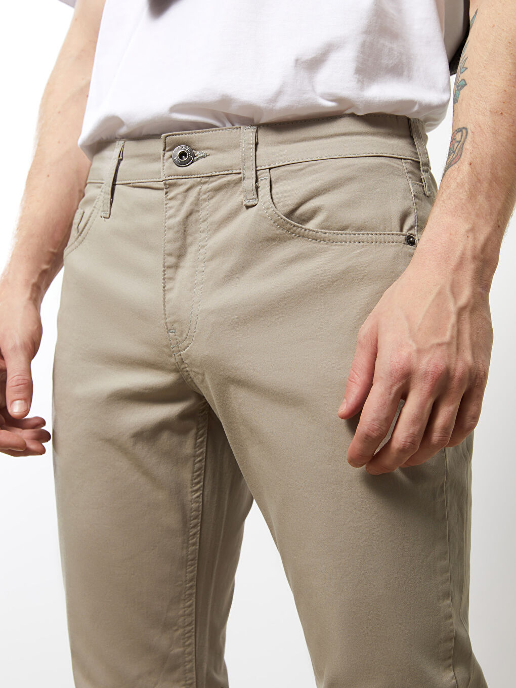 LCWAIKIKI Classic Slim Fit Gabardine Men's Chino Trousers -S2BB52Z8-PWN