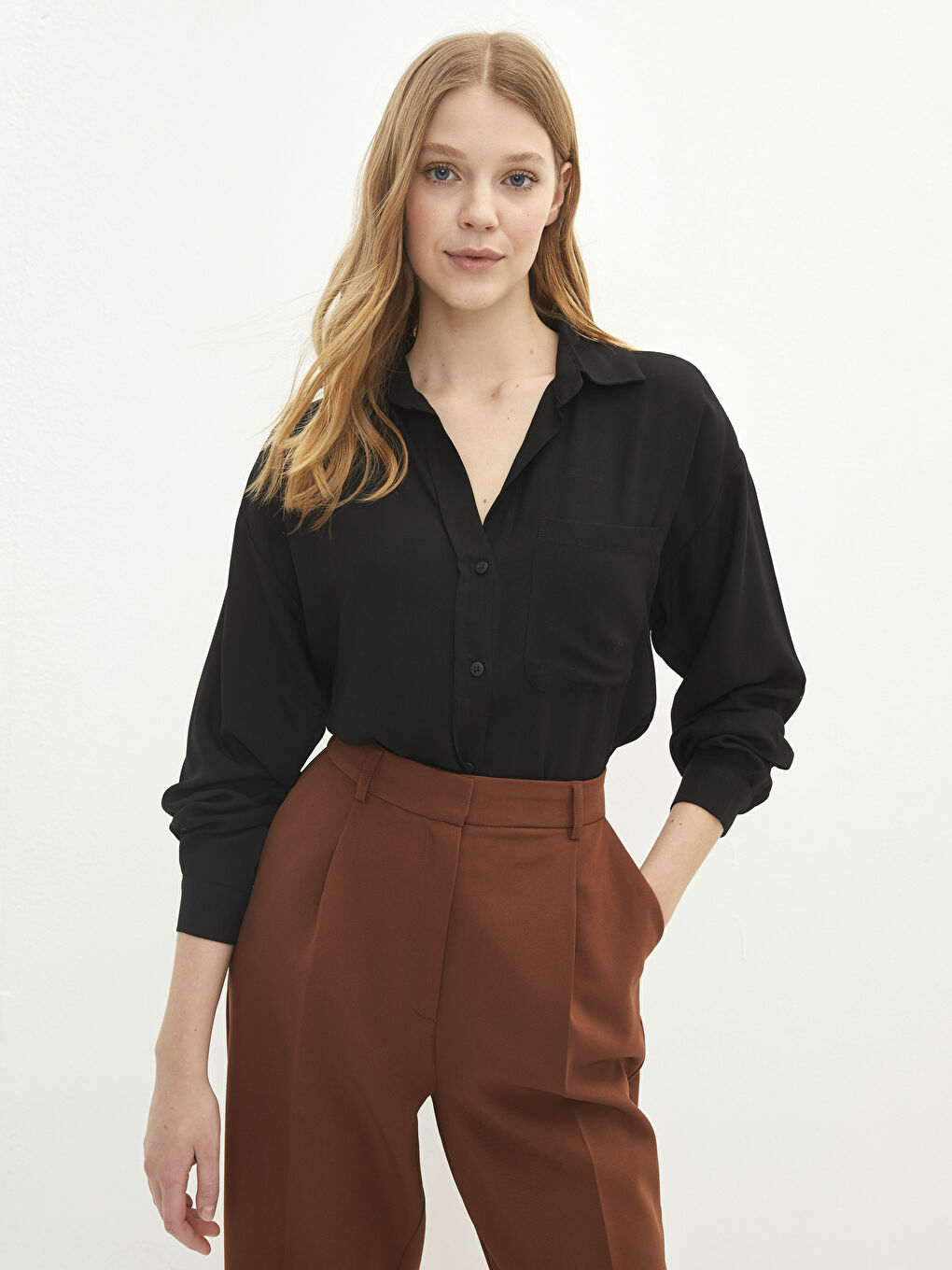 Siyah Önden Düğme Kapamalı Düz Uzun Kollu Viskon Kadın Gömlek-1