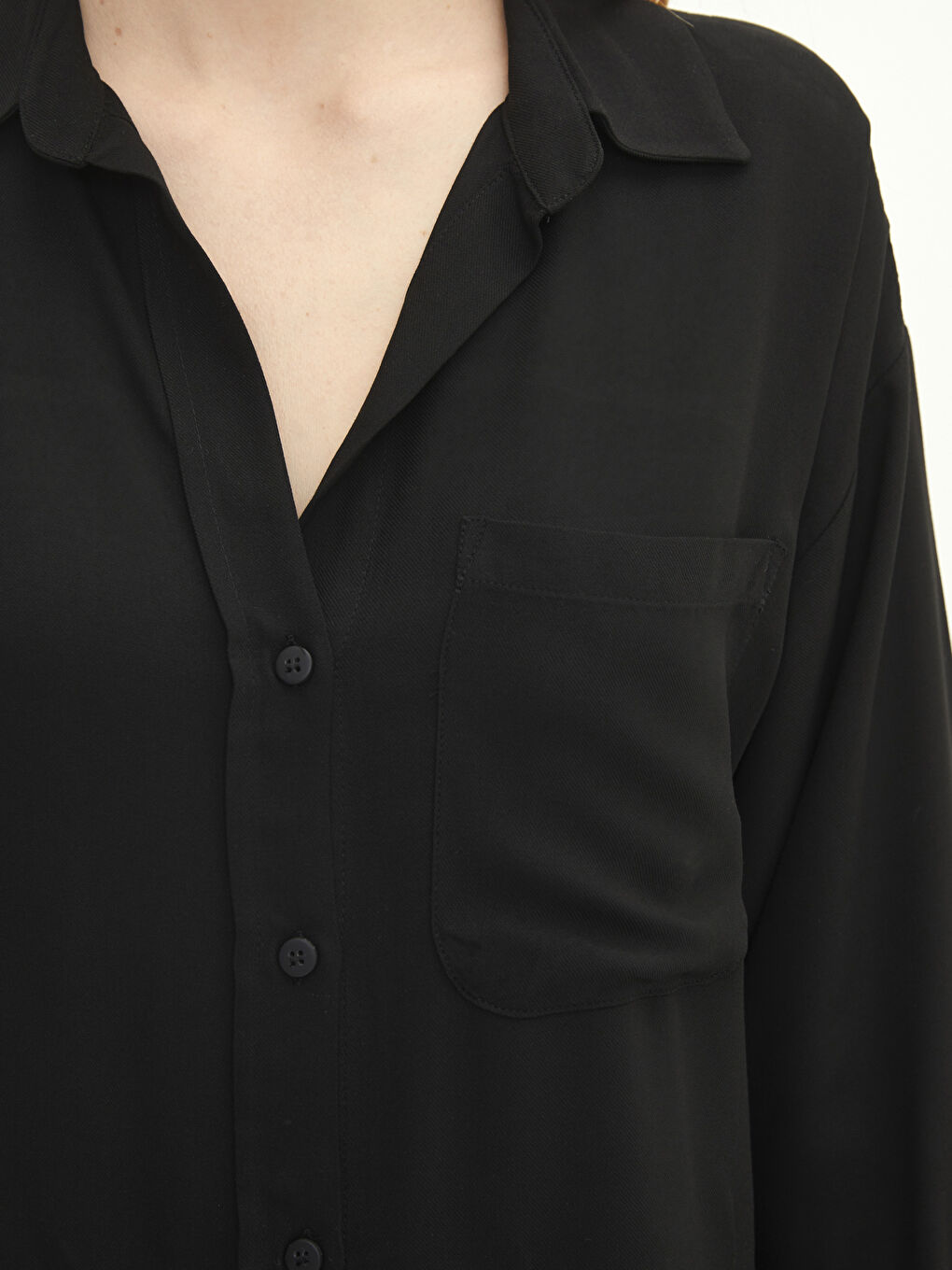 Siyah Önden Düğme Kapamalı Düz Uzun Kollu Viskon Kadın Gömlek-3