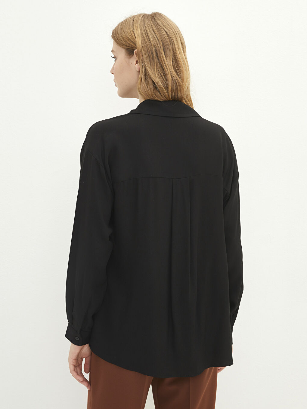 Siyah Önden Düğme Kapamalı Düz Uzun Kollu Viskon Kadın Gömlek-4