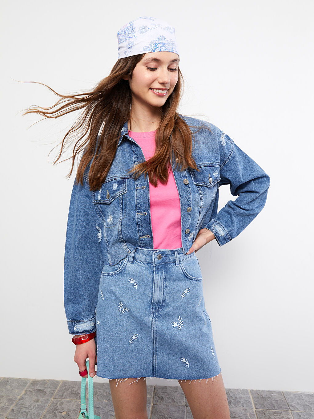 Әйелдерге арналған ұзын жең жағалы қалталы джинс күртеше-1