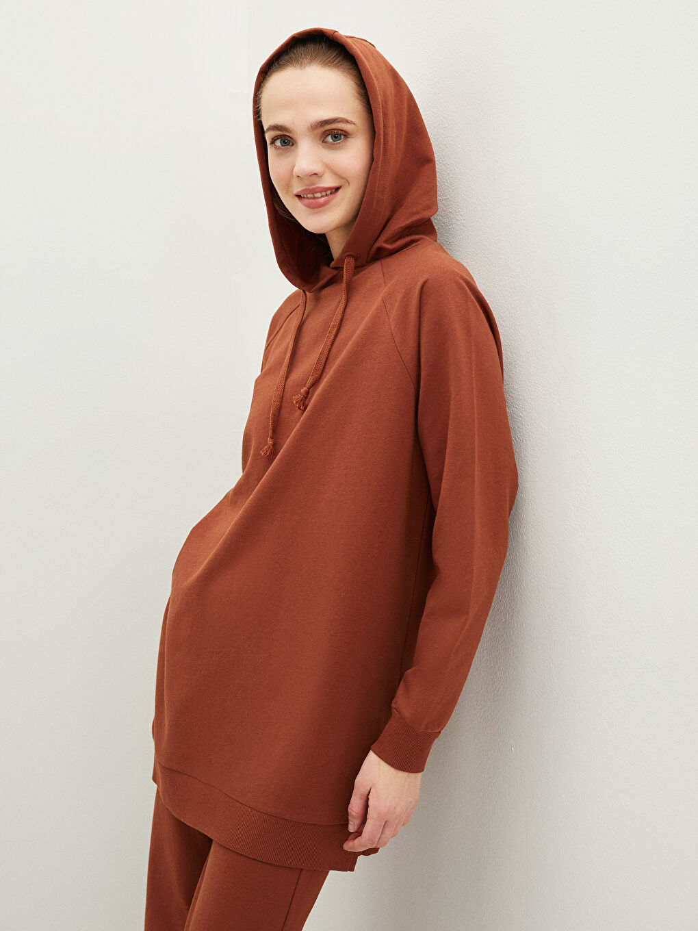 تونيك سويتشيرت واسع كم طويل سادة بكابوش للسيدات-2