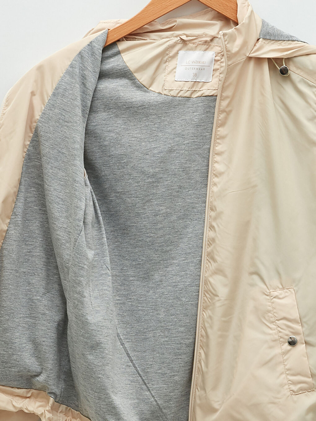 LCWAIKIKI Classic Hooded Straight Pocket Detailed Long Sleeve Women's Raincoat -S2BC71Z8-S36