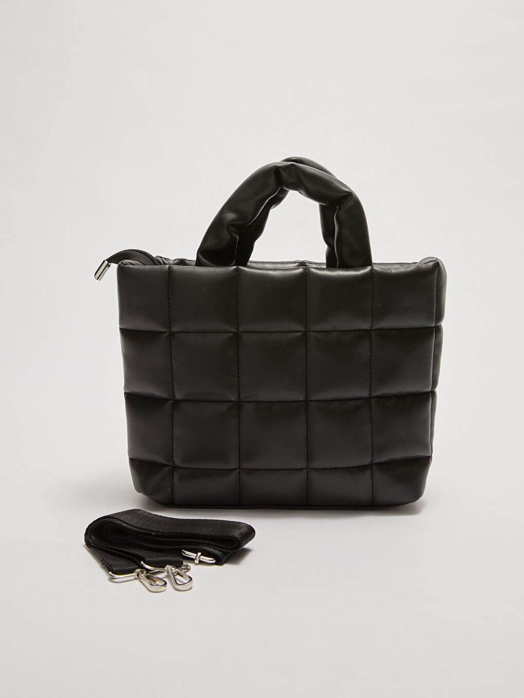 Siyah Deri Görünümlü Kapitone Kadın Kol Çantası