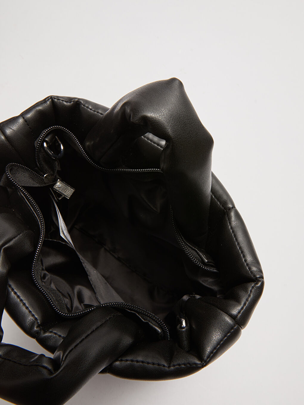 Siyah Deri Görünümlü Kapitone Kadın Kol Çantası-2