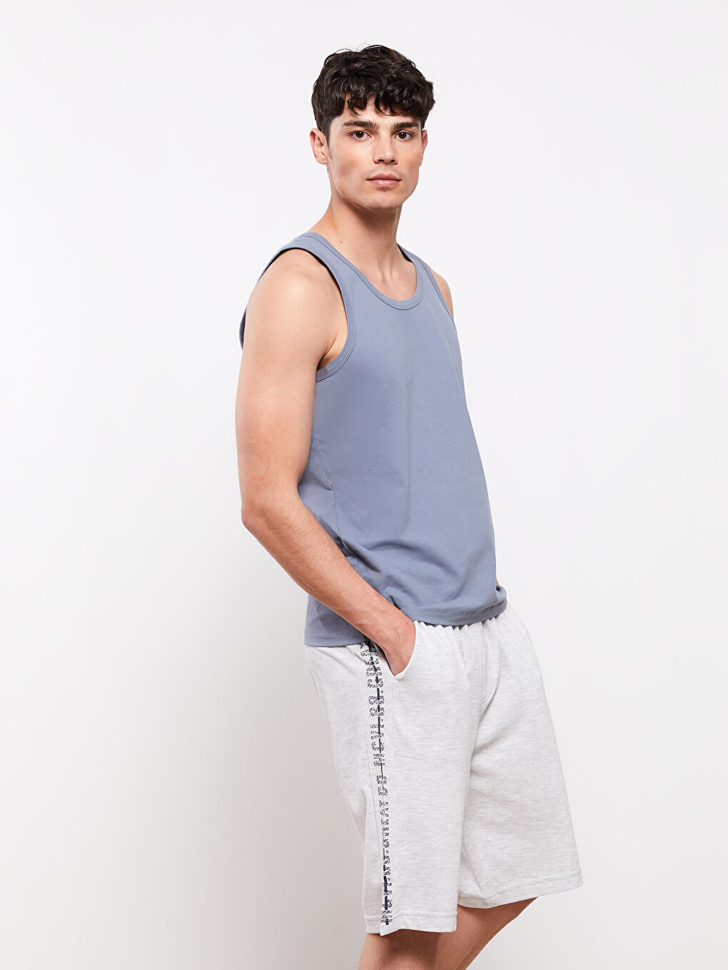 شورت بيجامة رجالي بقصة عادية