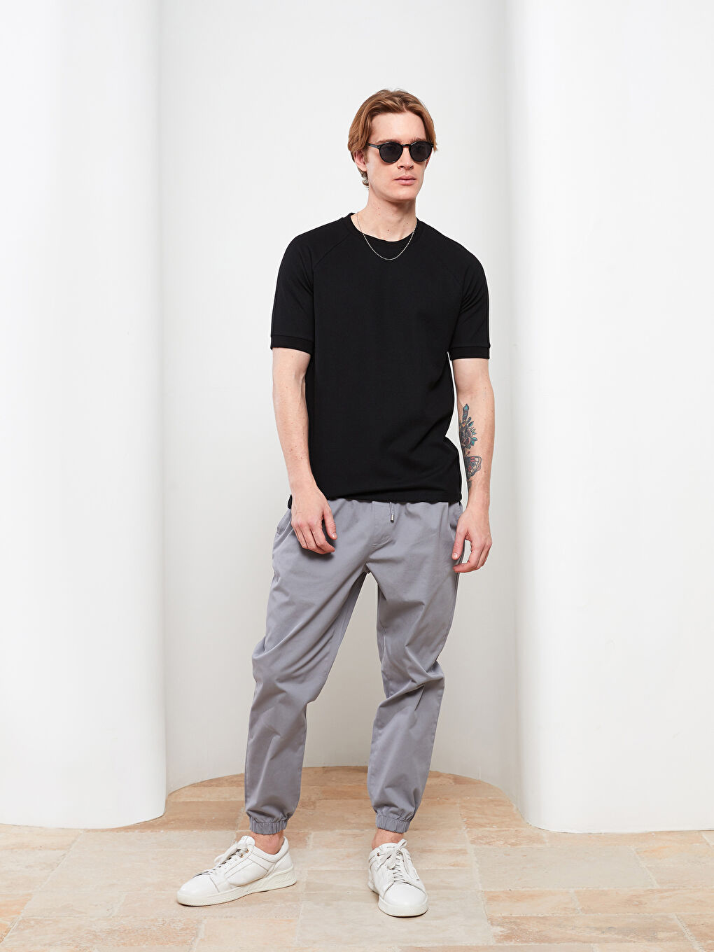 Siyah Bisiklet Yaka Kısa Kollu Basic Penye Erkek Tişört-2