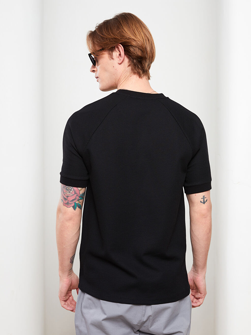 Siyah Bisiklet Yaka Kısa Kollu Basic Penye Erkek Tişört-4