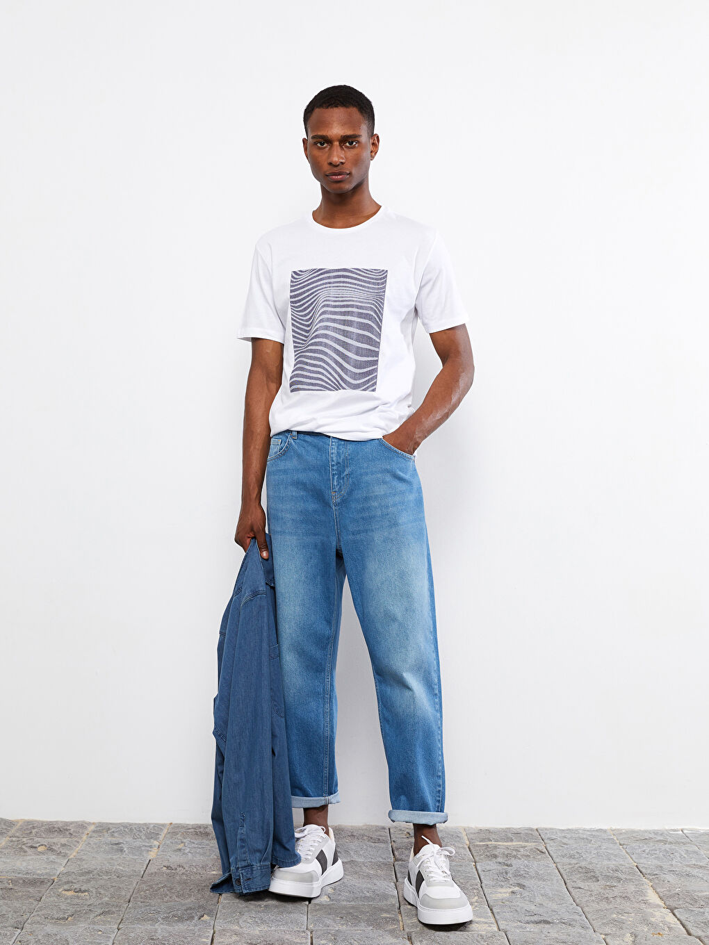 Beyaz Bisiklet Yaka Kısa Kollu Baskılı Penye Erkek Tişört