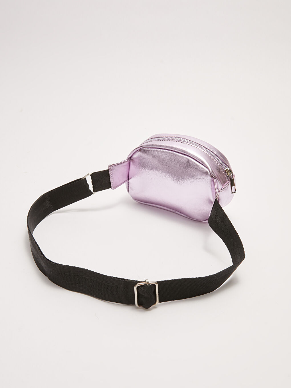 شنطة خصر بناتي شكلها لامع-2