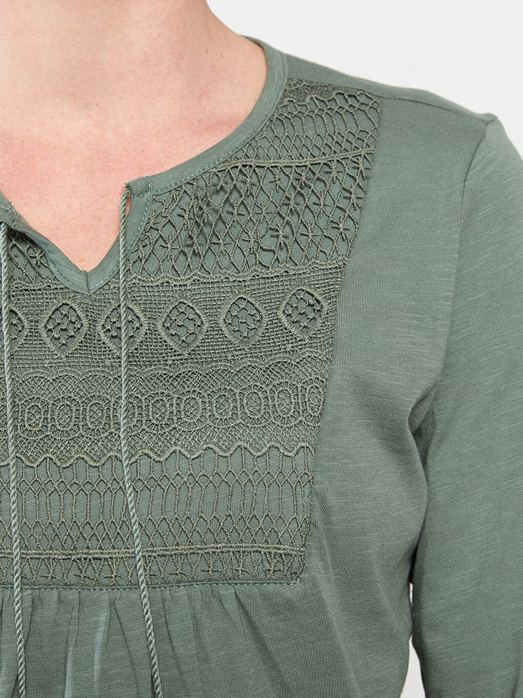 تيشيرت نسائي بأكمام طويلة مطرزة وياقة طية قطنية-2