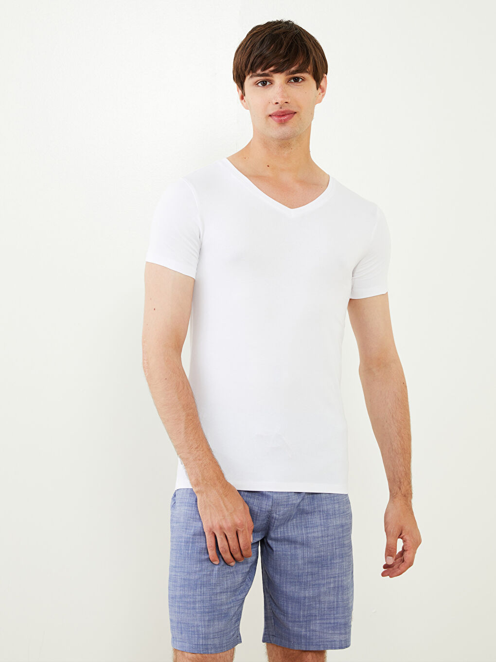 Beyaz V Yaka Kısa Kollu Erkek Atlet