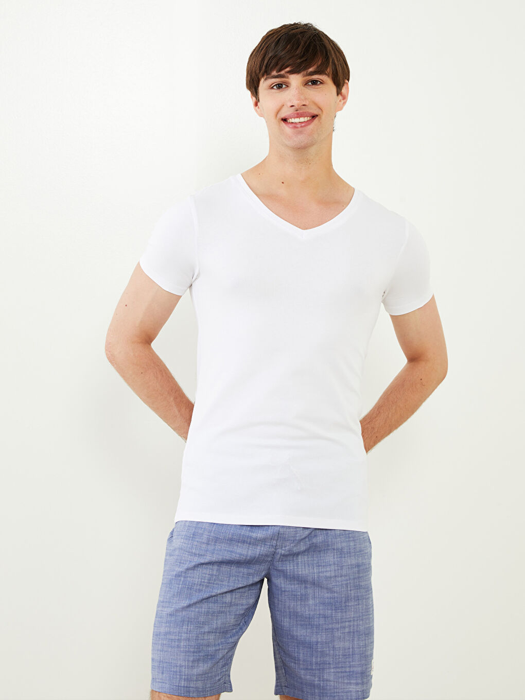 Beyaz V Yaka Kısa Kollu Erkek Atlet-1