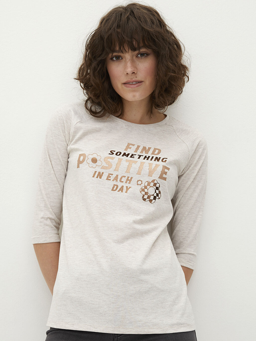 Әйелдерге арналған принтті дөңгелек жағалы футболка-1