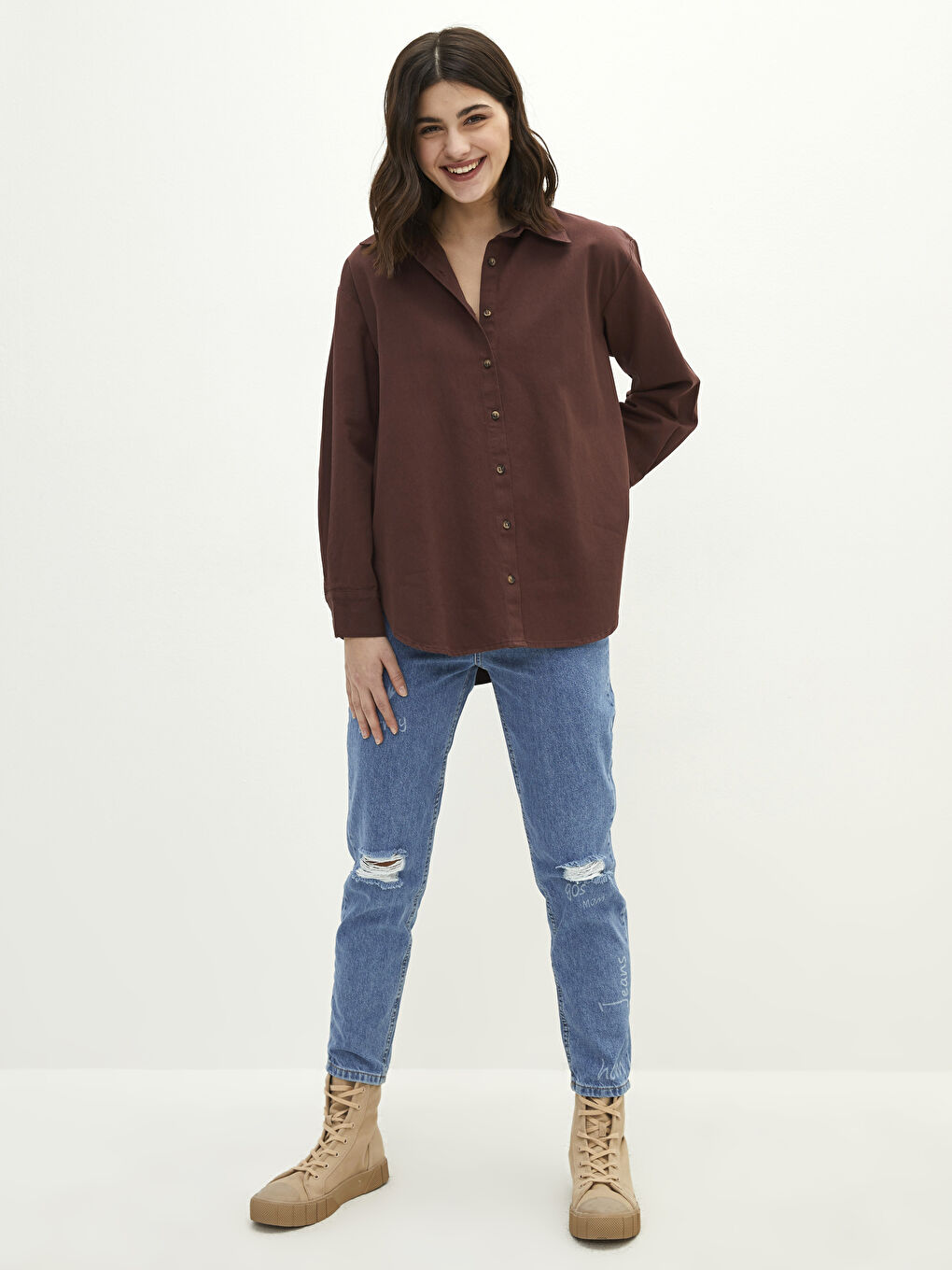 Kahverengi Önden Düğme Kapamalı Düz Uzun Kollu Poplin Kadın Gömlek-2