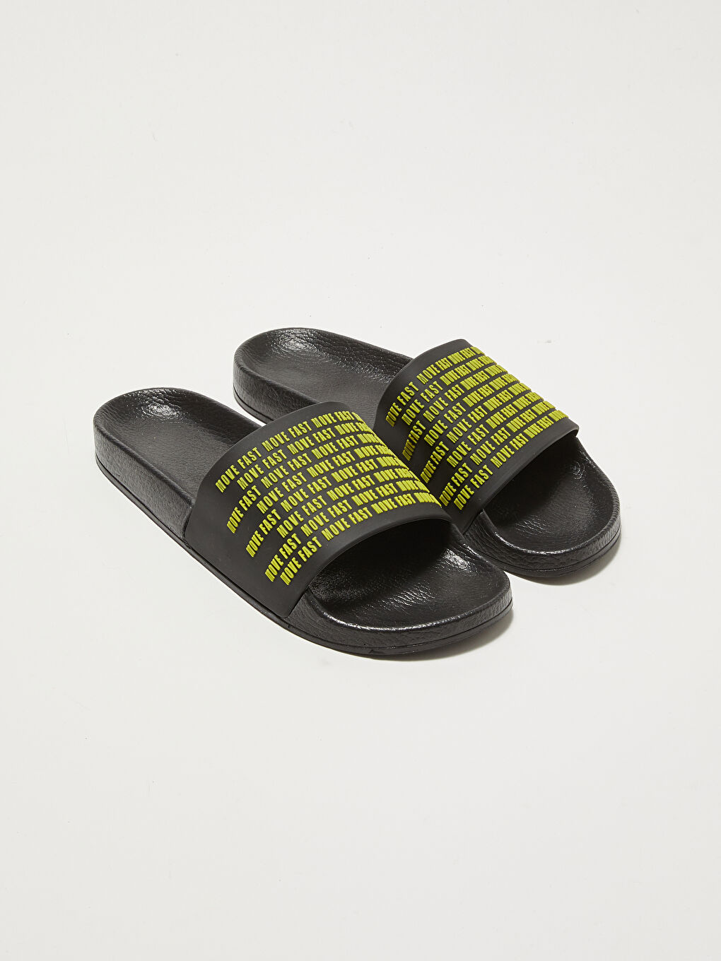 Siyah Tek Bantlı Baskılı Erkek Çocuk Terlik