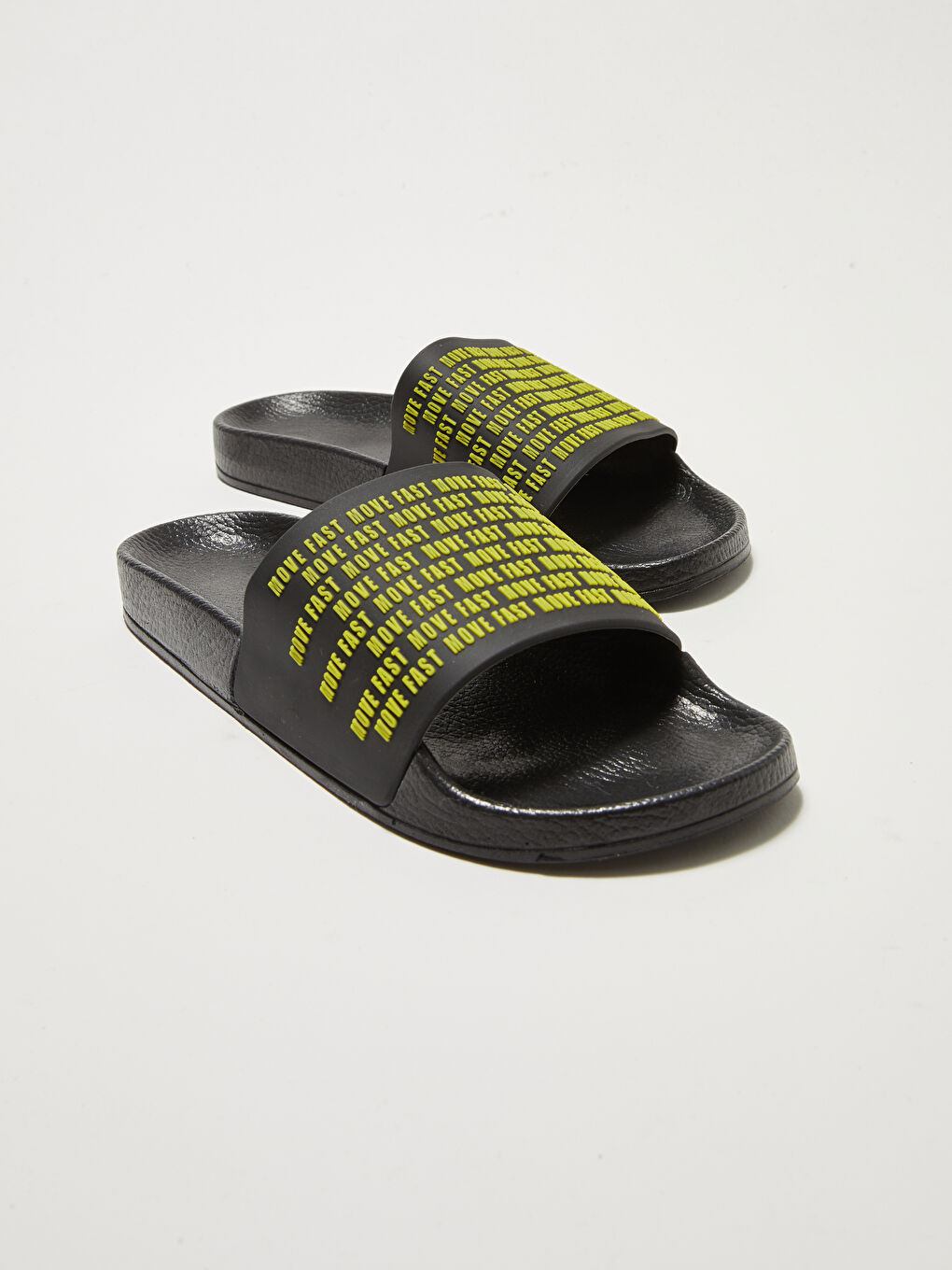 Siyah Tek Bantlı Baskılı Erkek Çocuk Terlik-1