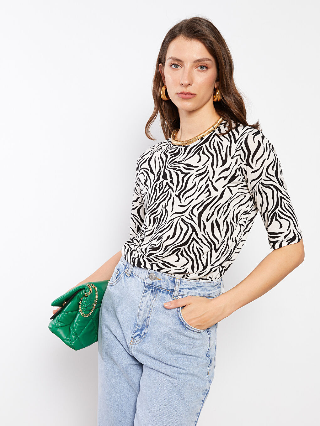 Bej Bisiklet Yaka Desenli Kısa Kollu Viskon Kadın Tişört-1