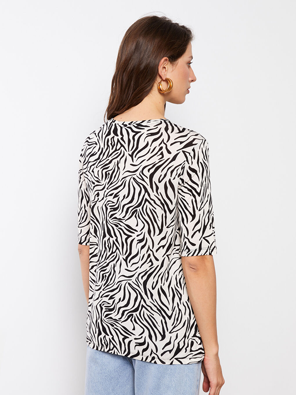 Bej Bisiklet Yaka Desenli Kısa Kollu Viskon Kadın Tişört-3