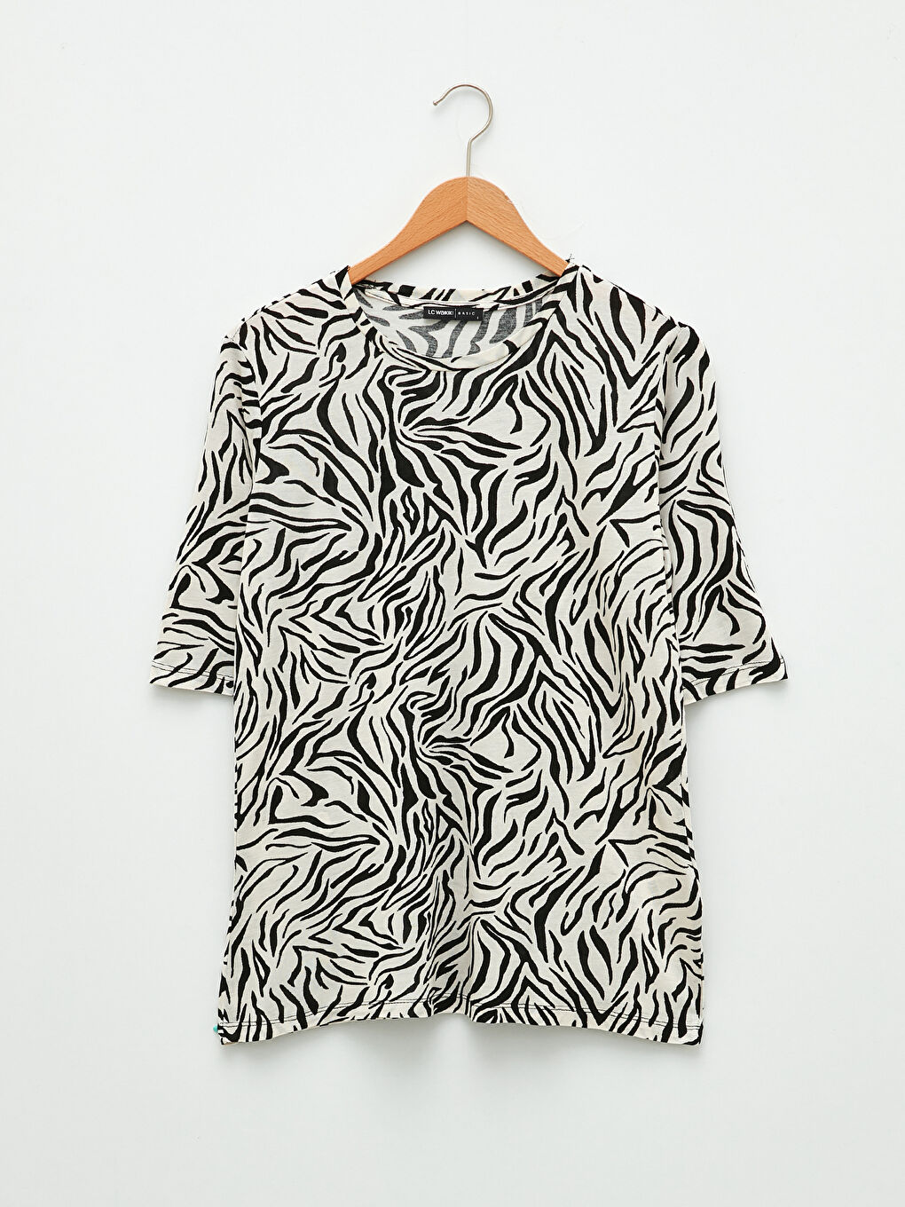 Bej Bisiklet Yaka Desenli Kısa Kollu Viskon Kadın Tişört-4