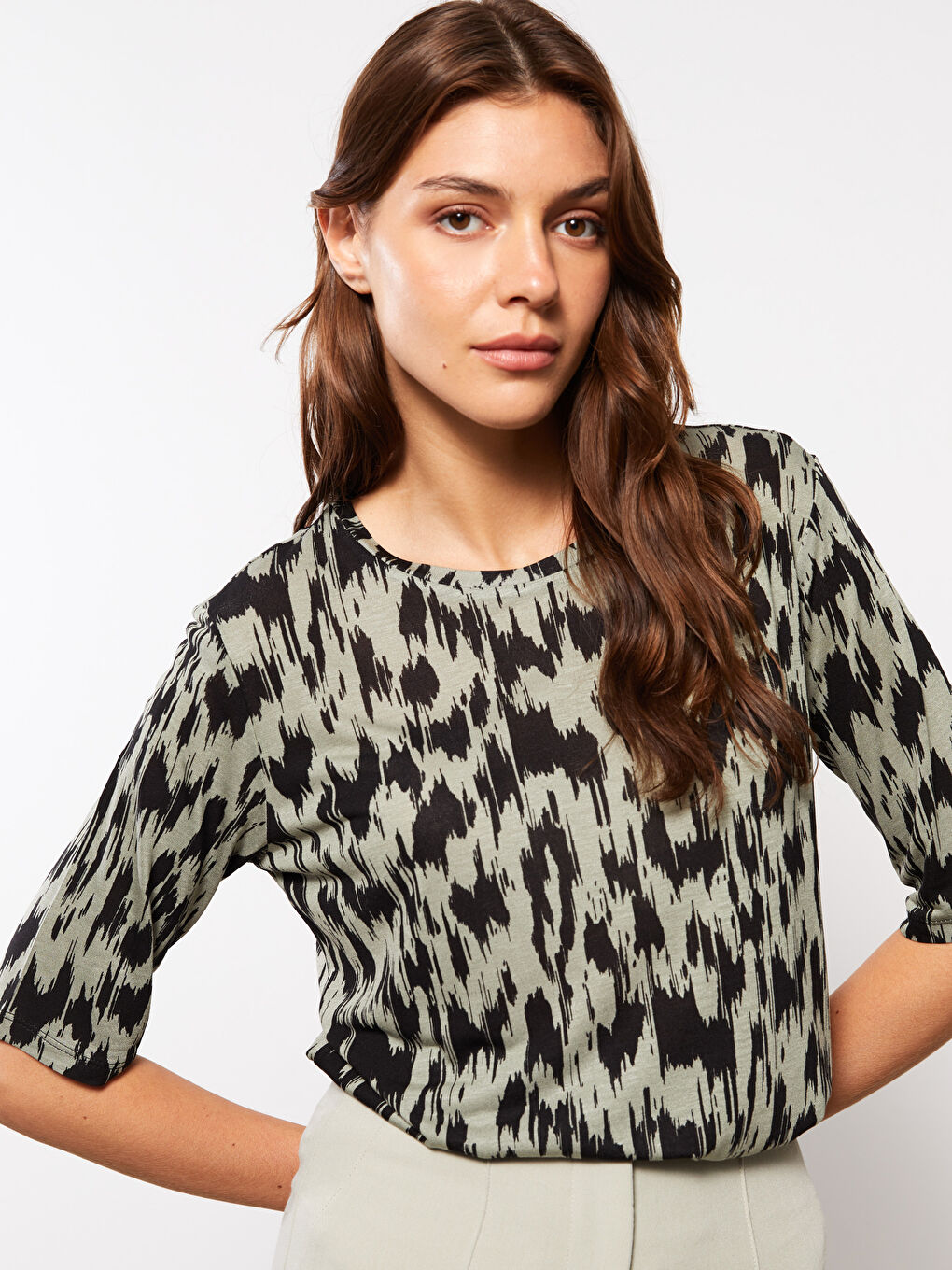 Yeşil Bisiklet Yaka Desenli Kısa Kollu Viskon Kadın Tişört