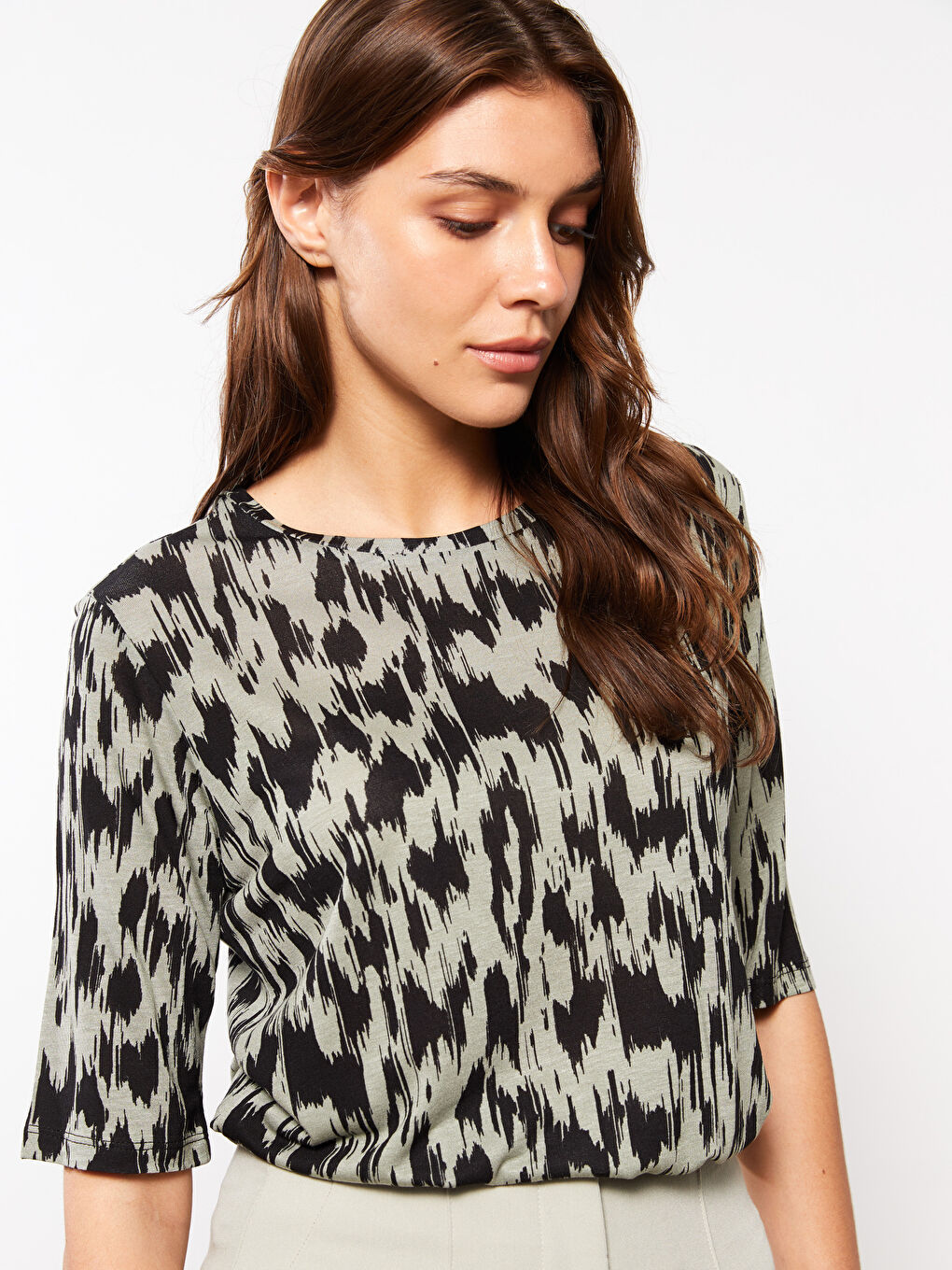 Yeşil Bisiklet Yaka Desenli Kısa Kollu Viskon Kadın Tişört-2