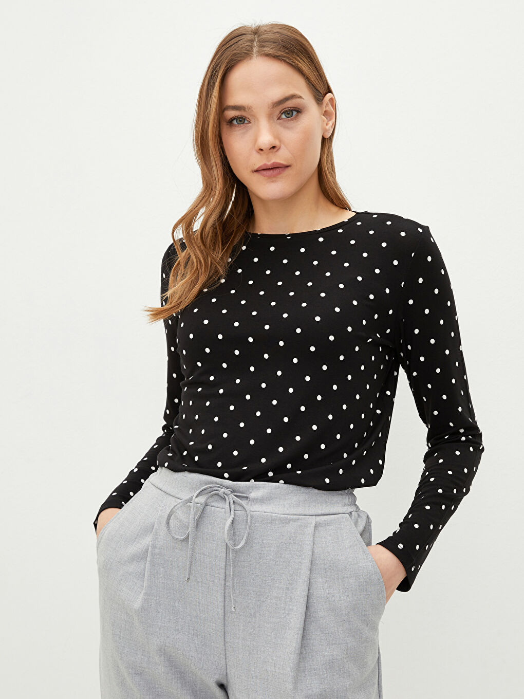 تي شيرت كم طويل بنقشة البولكا دوت بياقة دائرية للسيدات-2