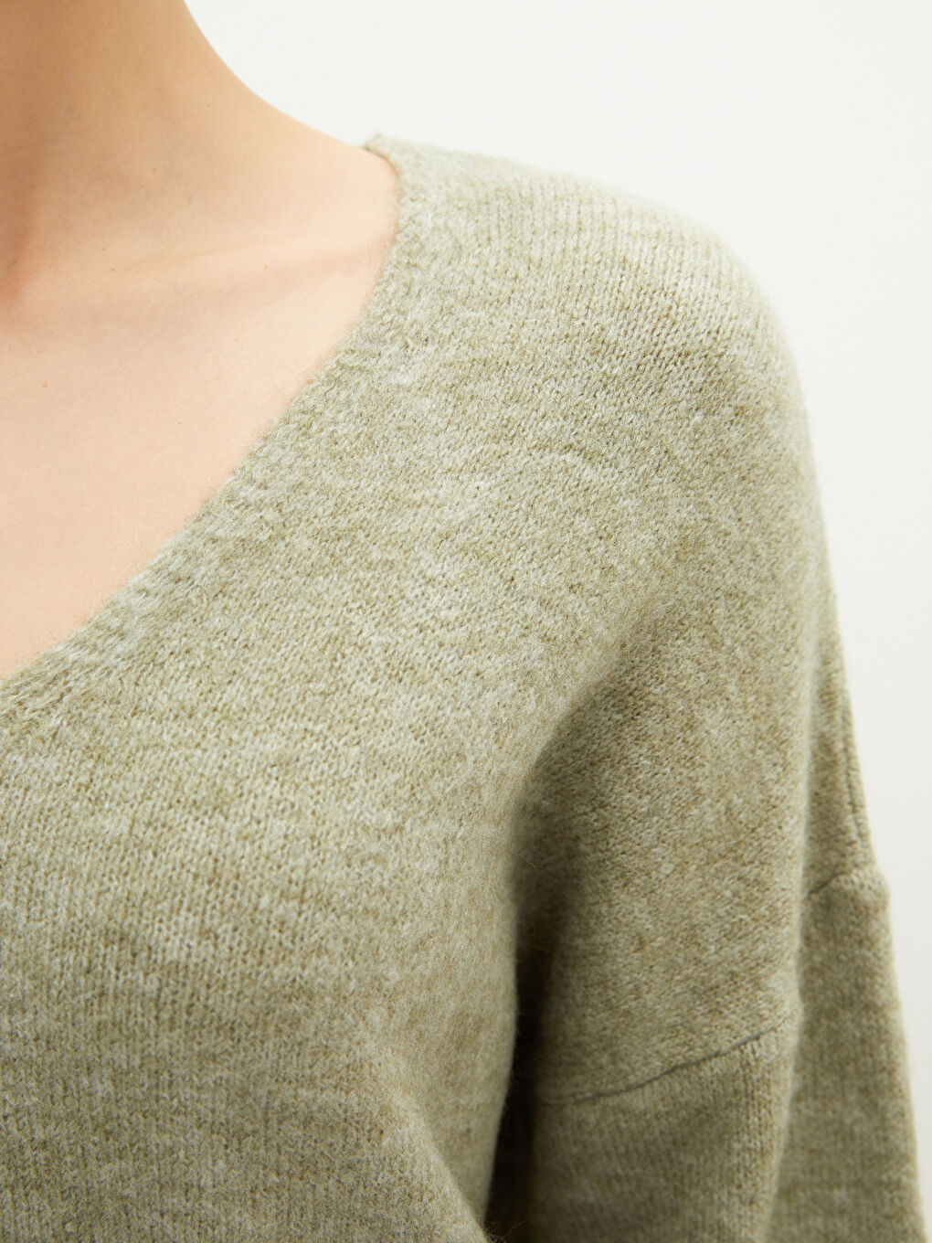 V-ს ფორმის დეკოლტე ოვერსაიზ ქალებისთვის ტრიკოტაჟის სვიტერი-3