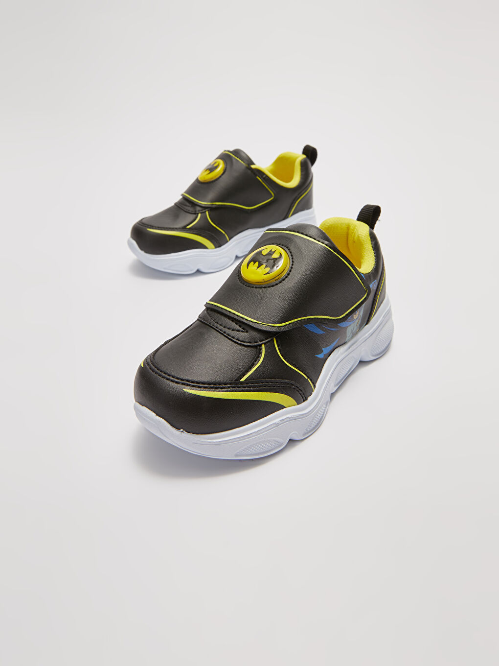 LCW STEPS Batman Licensed Light Up Velcro Boys Sports Shoes -S2BI99Z4-HUC