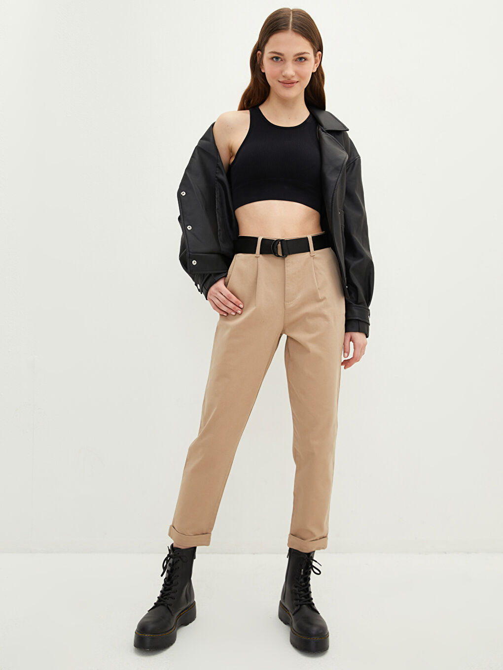 LCW Vision Udobne Široke Ravne Džepne Detaljne Gabardinske Ženske Pantalone -S2BJ02Z8-FM0
