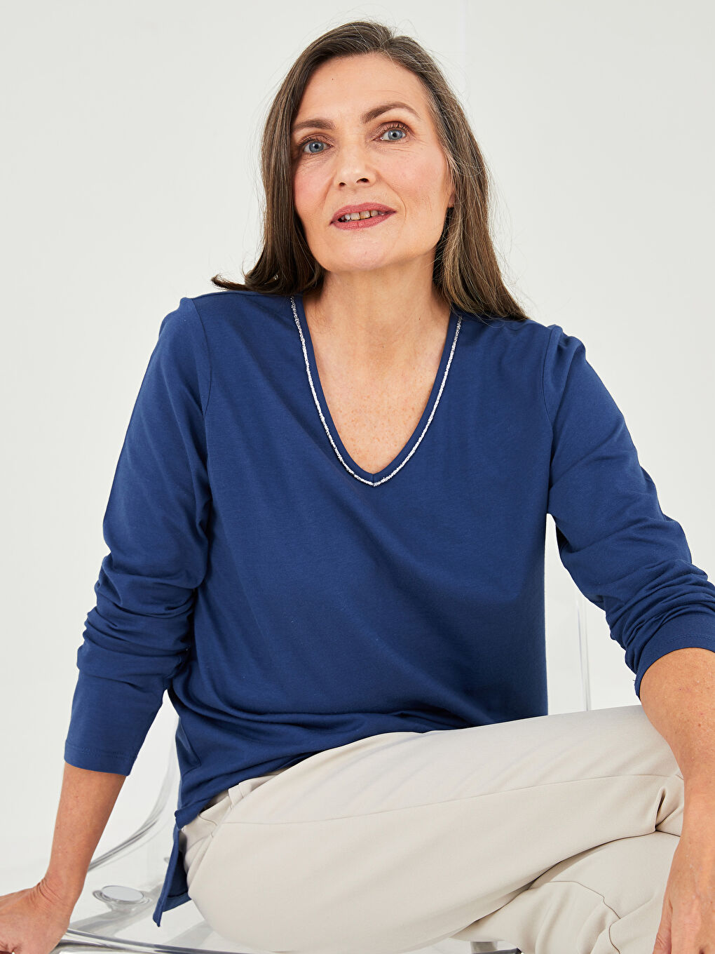 İndigo V Yaka Düz Uzun Kollu Pamuklu Kadın Tişört
