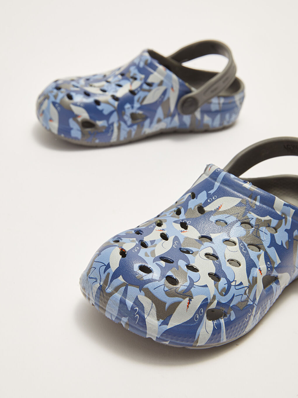 Gri Baskılı Delik Detaylı Erkek Çocuk Sandalet-2