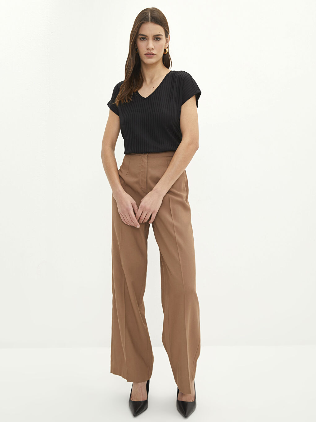 Siyah V Yaka Düz Kısa Kollu Penye Kadın Tişört-2