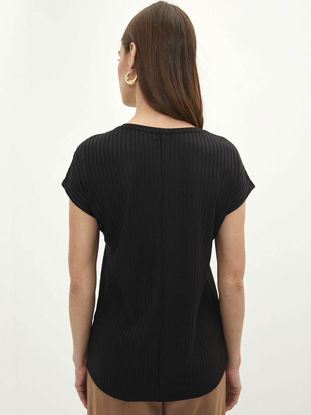 Siyah V Yaka Düz Kısa Kollu Penye Kadın Tişört-4