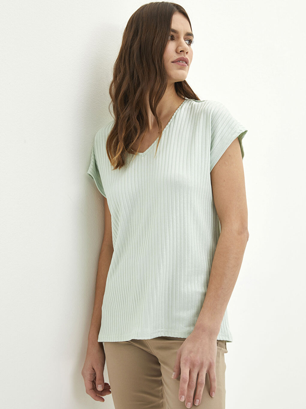 Turkuaz V Yaka Düz Kısa Kollu Penye Kadın Tişört-1