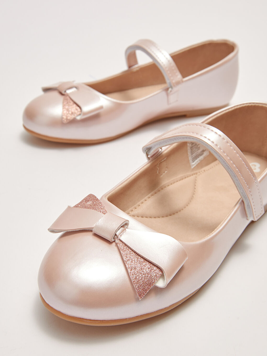 Pembe Parlak Deri Görünümlü Fiyonk Detaylı Cırt Cırtlı Kız Çocuk Babet-5