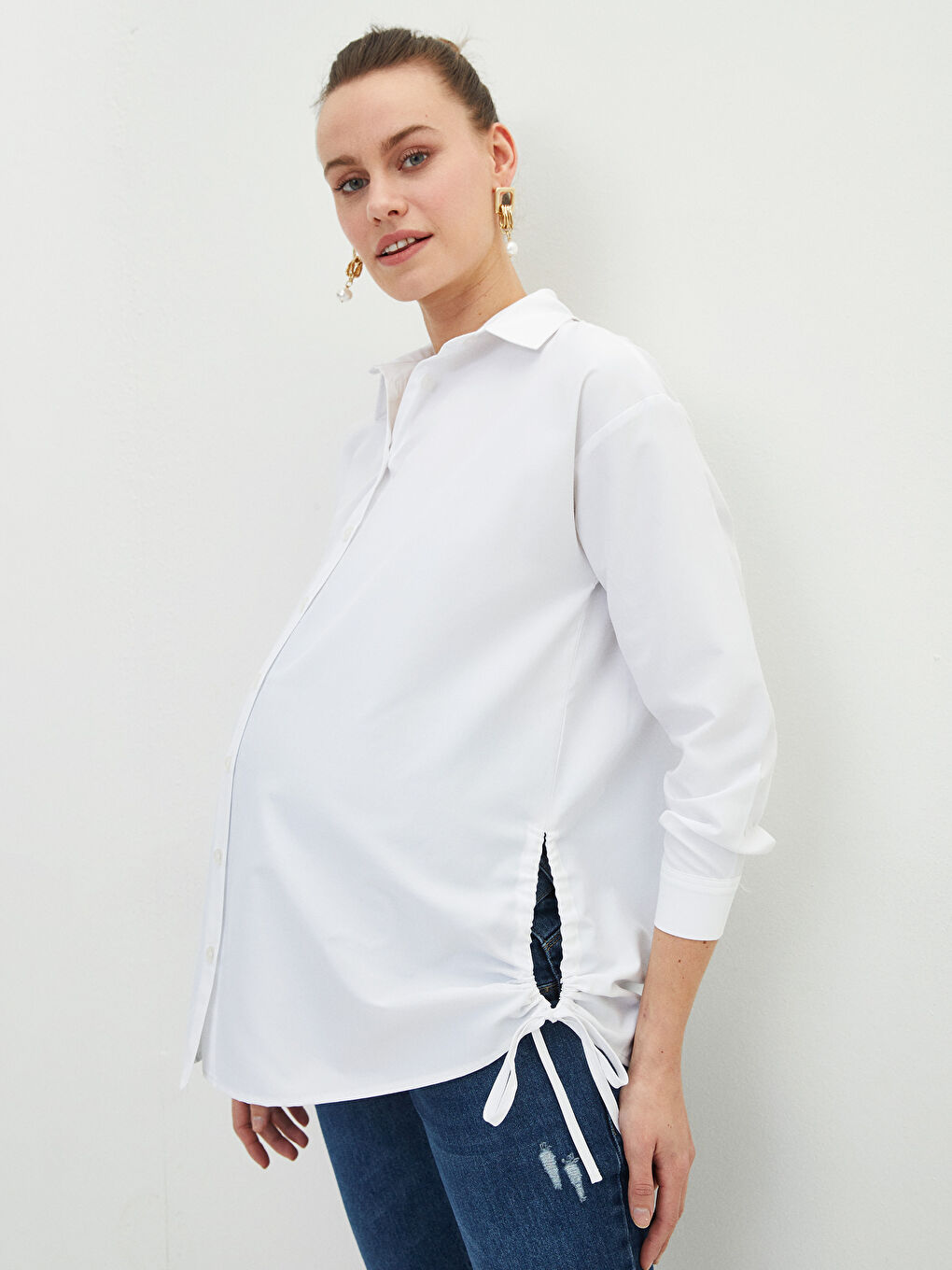 قميص حوامل بوبلين بأكمام طويلة وقصة عادية بأزرار