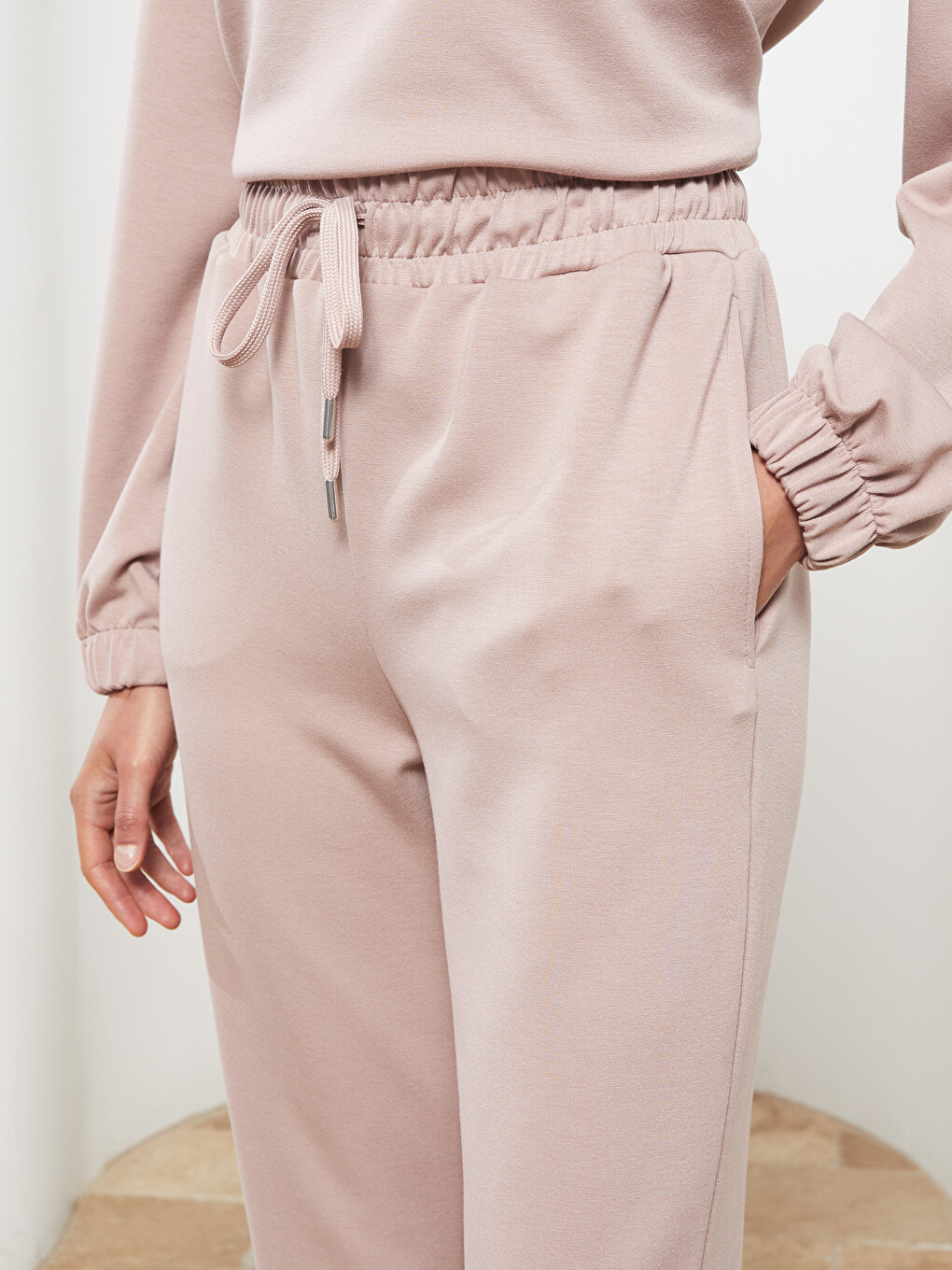 Women's Elastic Waist Straight Sweatpants-3