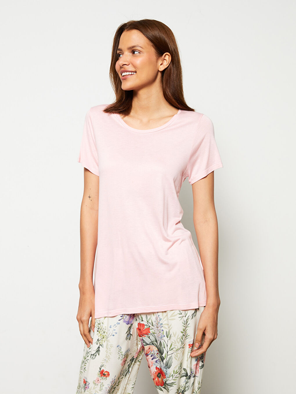 Ekru Bisiklet Yaka Çiçekli Kısa Kollu Viskon Kadın Pijama Takım-2