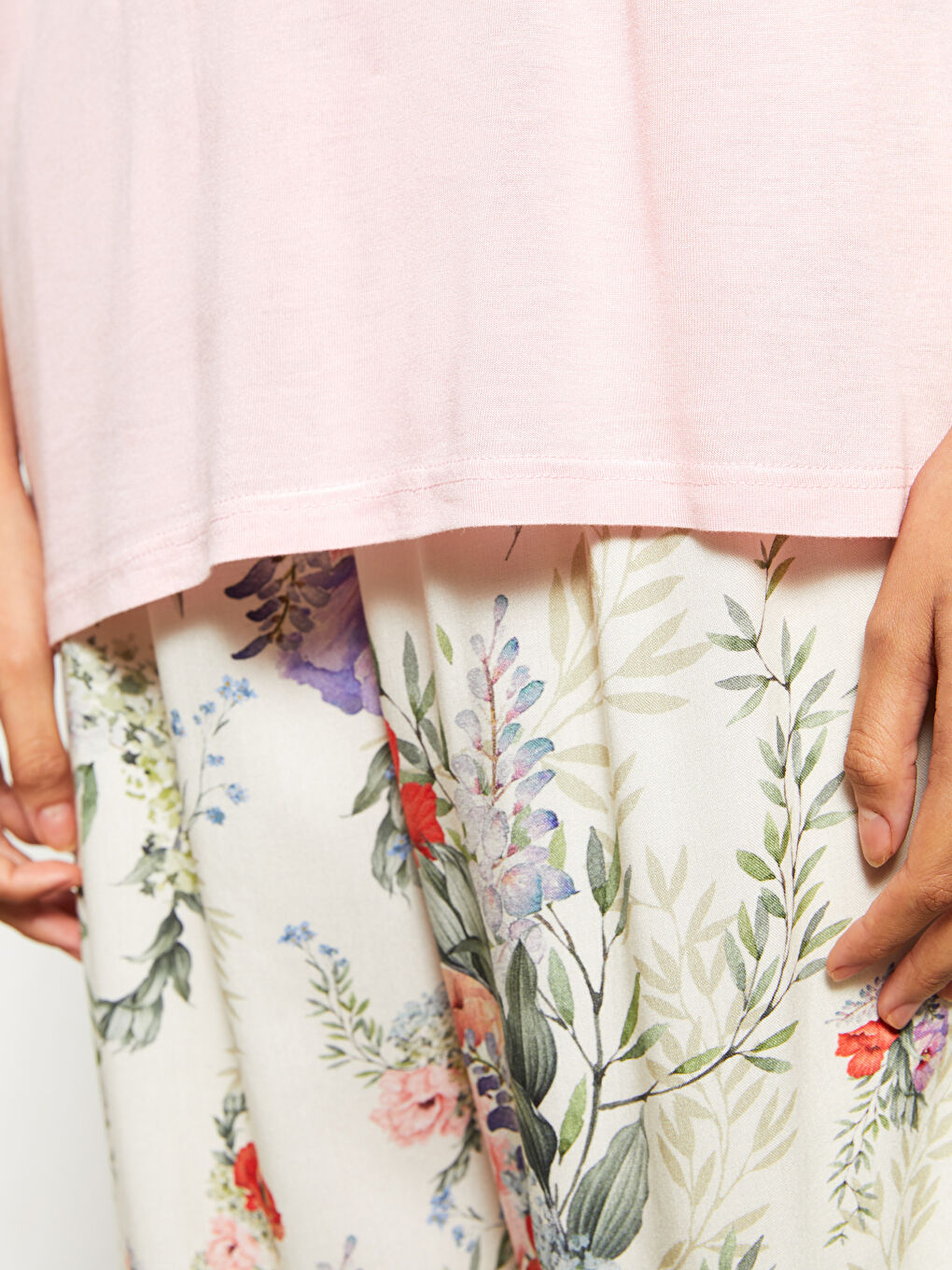 Ekru Bisiklet Yaka Çiçekli Kısa Kollu Viskon Kadın Pijama Takım-3