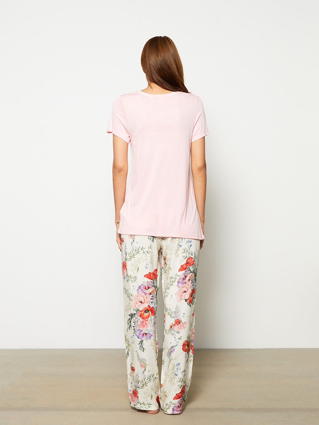 Ekru Bisiklet Yaka Çiçekli Kısa Kollu Viskon Kadın Pijama Takım-4