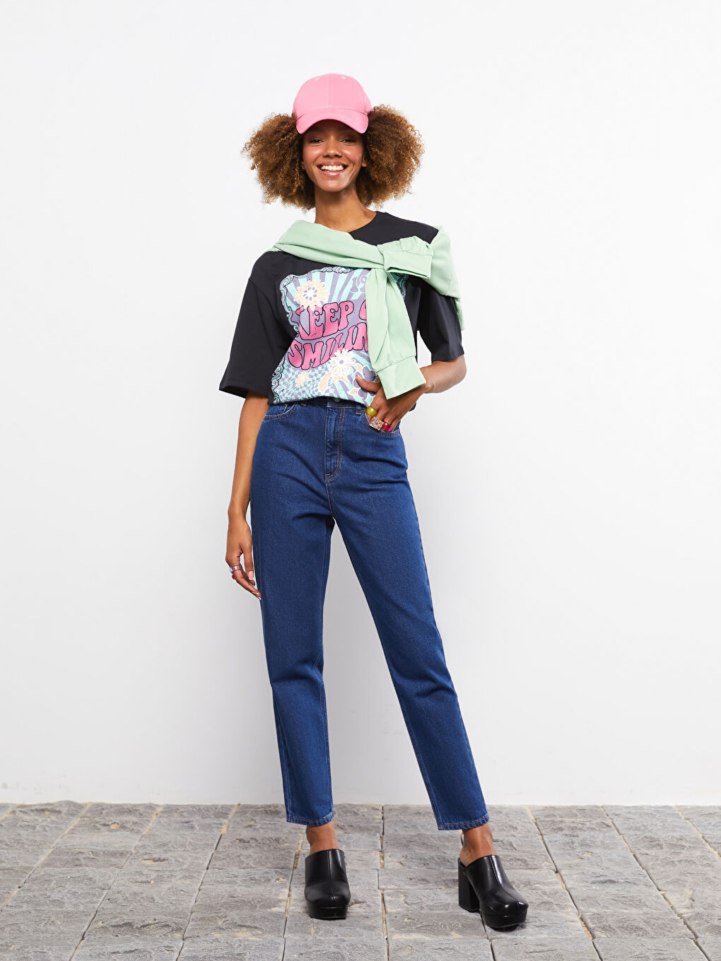 Джинсы из денима Rodeo с высокой посадкой, мом-фитом и деталями карманов для женщин