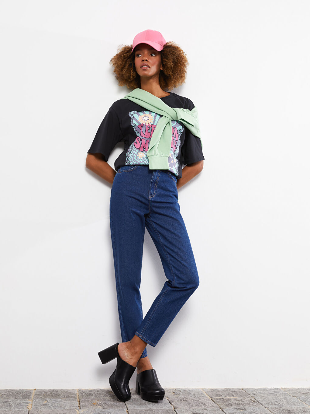 Джинсы из денима Rodeo с высокой посадкой, мом-фитом и деталями карманов для женщин-2