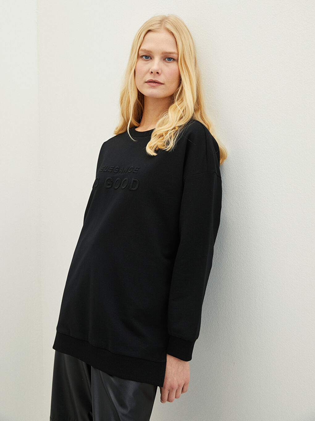 Siyah Bisiklet Yaka Nakışlı Uzun Kollu Oversize Kadın Sweatshirt Tunik-1