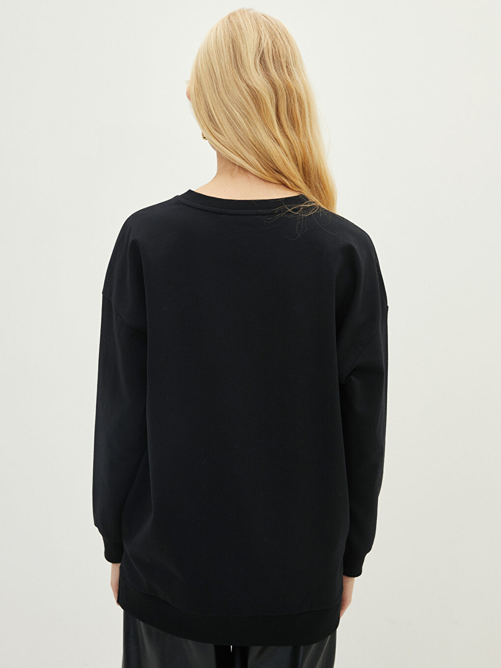 Siyah Bisiklet Yaka Nakışlı Uzun Kollu Oversize Kadın Sweatshirt Tunik-3