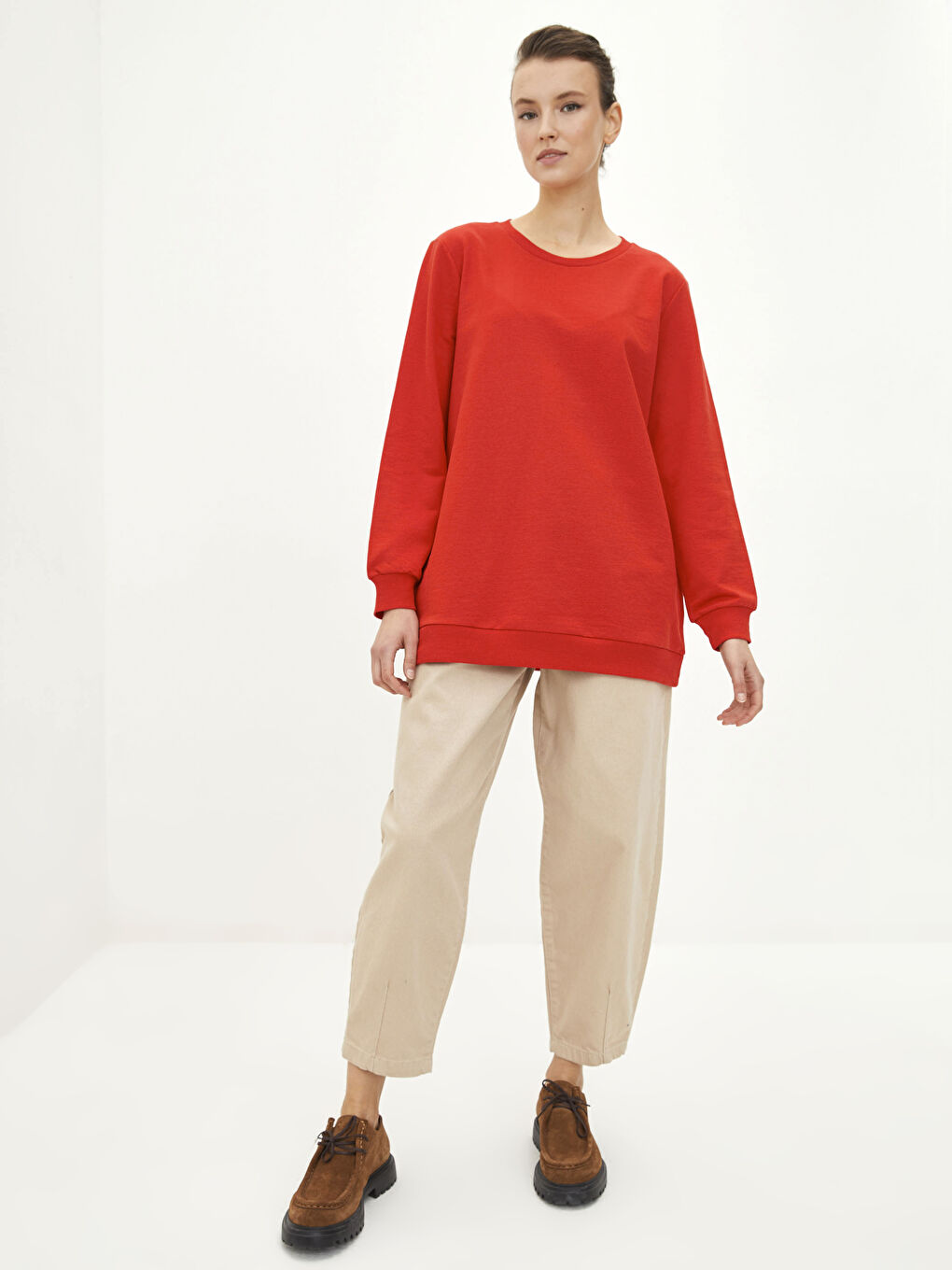 سويت شيرت نسائي برقبة دائرية وكم طويل سادة-2