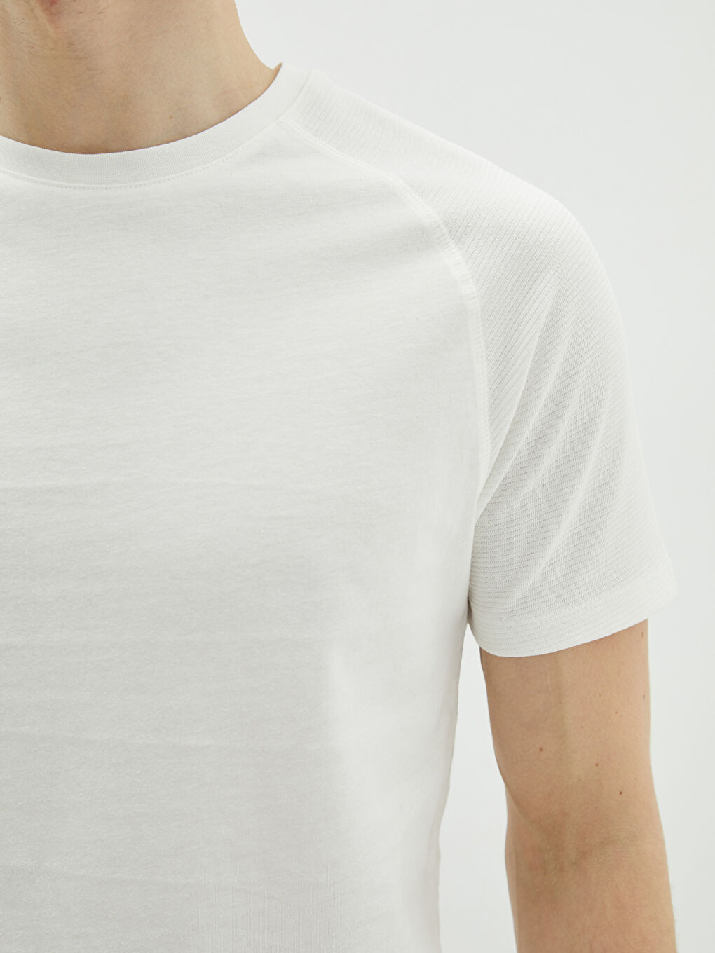 Ekru Bisiklet Yaka Kısa Kollu Erkek Tişört-3