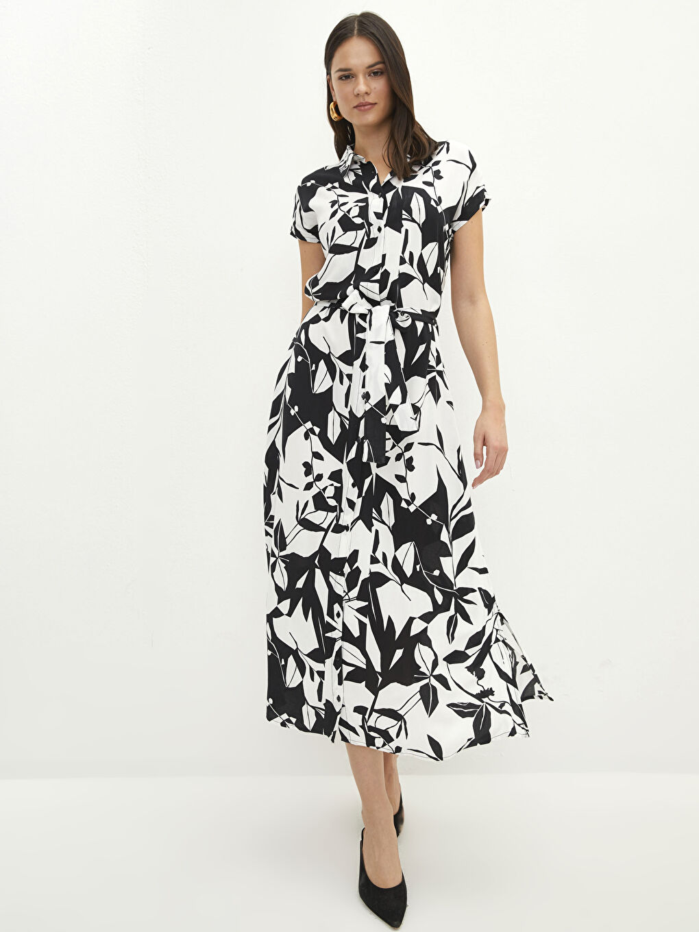 Siyah Çiçekli Kısa Kollu Viskon Kadın Gömlek Elbise