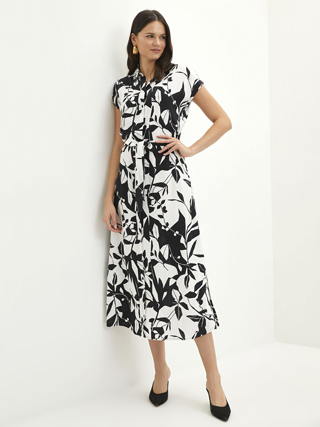 Siyah Çiçekli Kısa Kollu Viskon Kadın Gömlek Elbise-1