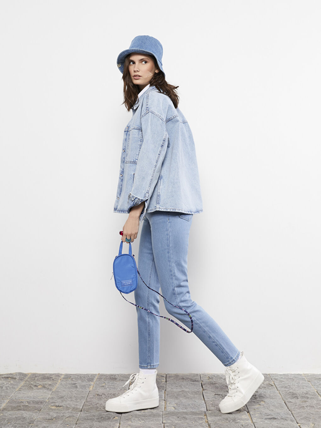 Жоғары бел тар пішім родео джинс шалбар әйелдерге қалта деталімен-1